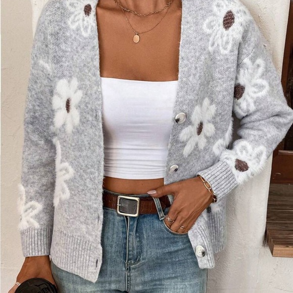 New gray floral print v neck  cardigan sweater - Picture 2 of 5